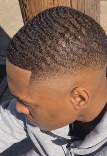 Pouchon Unisex Barbershop