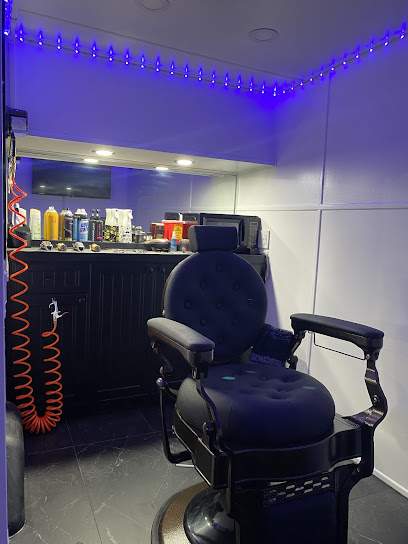 Mobile Barbershop VIP Cutz 305