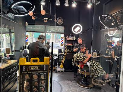 N1C4 Barber Studio, Barber Shop, Barberia, Midtown Miami. Scissor cuts.